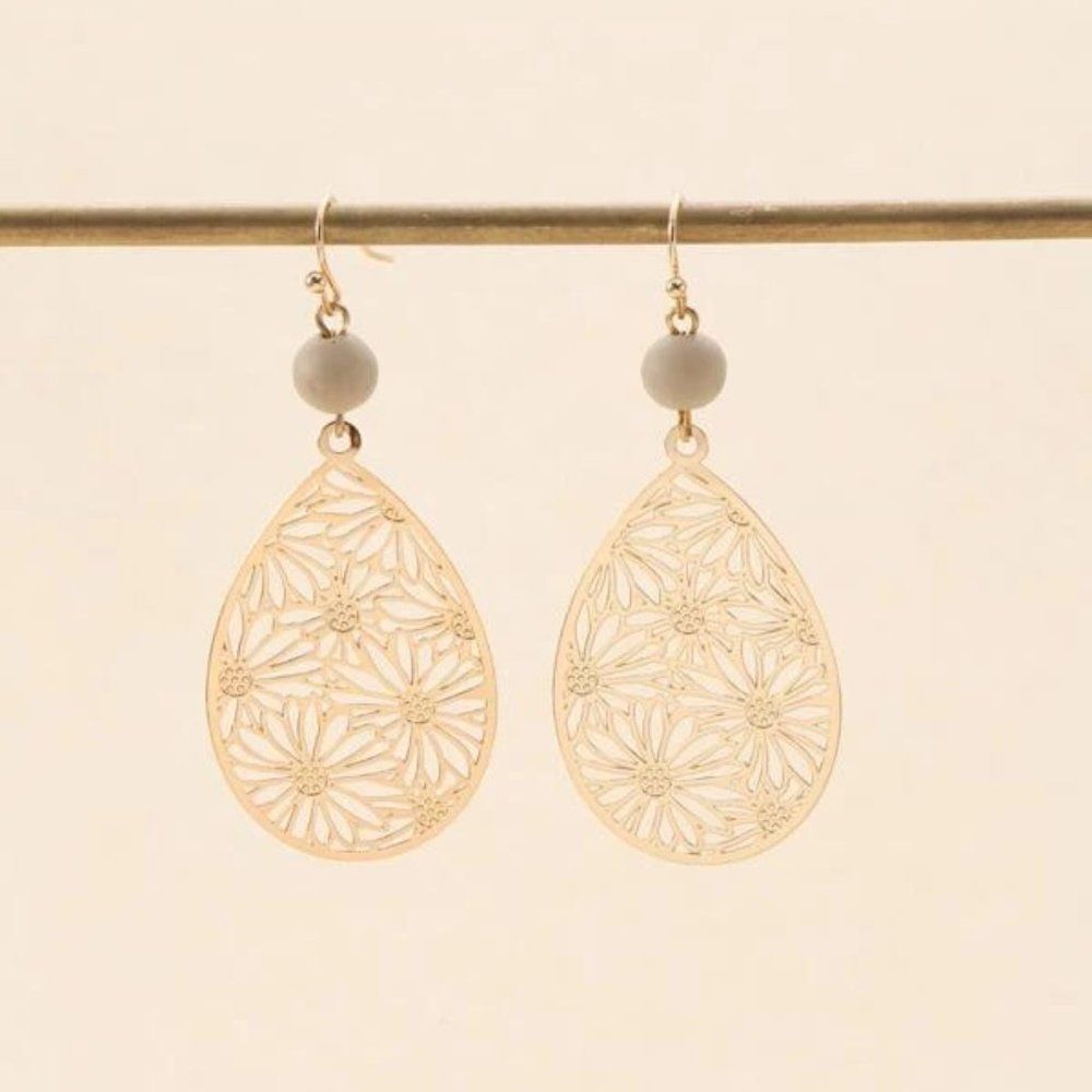 5/$25 Gold Color Flower Drop Earrings - Picture 3 of 5